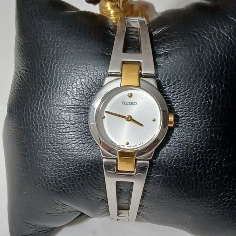 Seiko 450915 Dress Two-Tone Stainless Steel Watch. White Dial Analog 1N00-0GM0